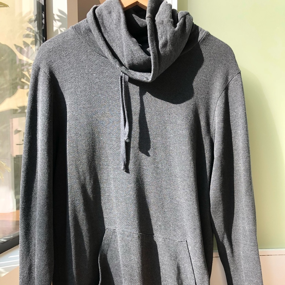 COPY - Splendid Mills grey pullover with extra neck